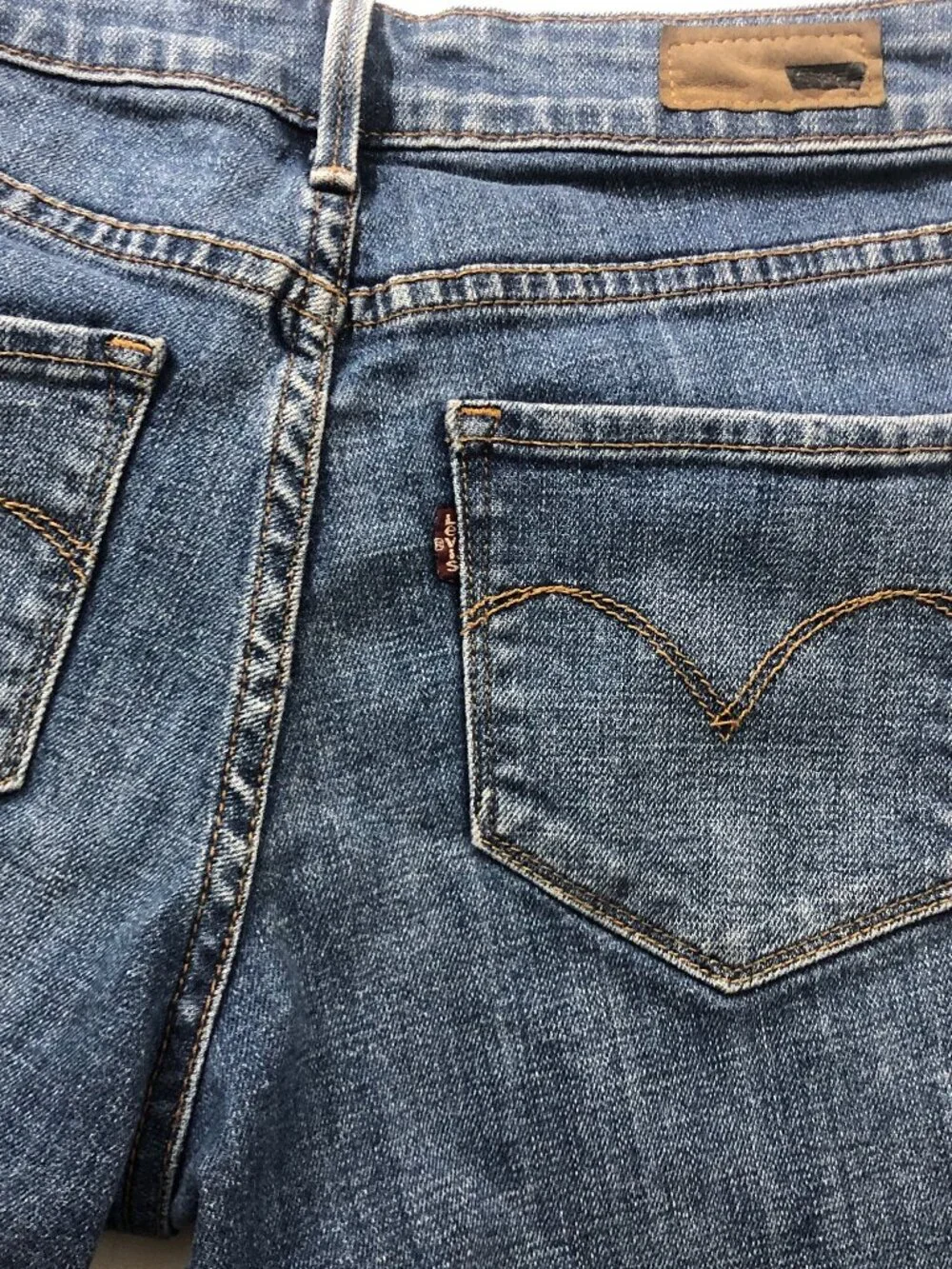 Levi's Bold Curve Straight Jeans Women’s 4/27 Classic Rise Blue Denim Mid Rise